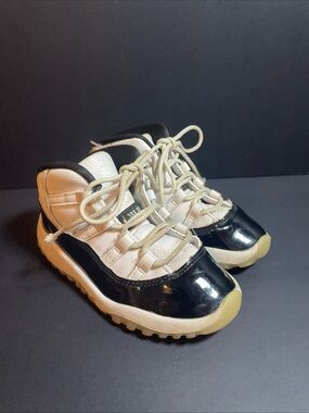 Jordan Air Jordan 11 Unisex Kids High Top Leather Sneakers White/Black 9c